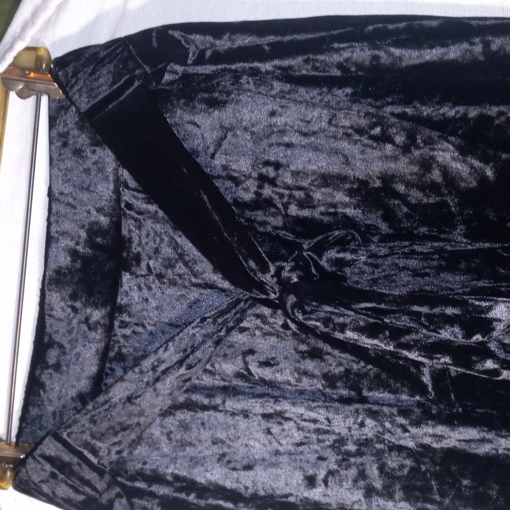 Nwt Torrid 2XL (18-20) velvet faux wrap skirt - Picture 6 of 10